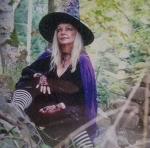 Meet your Posher, Sharon